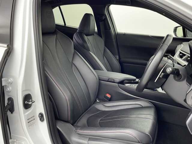 レクサス ＵＸ 200 Fスポーツ 宮城県 2020(令2)年 2.8万km ホワイトノーヴァガラスフレーク Lexus Safety System	/・プリクラッシュセーフティ	/・レーントレーシングアシスト/・ITS Connect	/・レーダークルーズコントロール	/・オートマチックハイビーム/・クリアランスソナー/純正メーカーOPナビ/・CD.DVD.BT.USB/フルセグTV/バックカメラ/本革黒シート/前席パワーシート/電動リアゲート/前席シートヒーター/ステアリングヒーター/ステアリングスイッチ/パドルシフト/LEDヘッドライト/LEDフォグランプ/ビルトインETC2.0/プッシュスタート/スマートキー/純正18inAW/純正フロアマット/純正AW冬タイヤ積込（215/60/17）