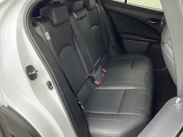 レクサス ＵＸ 200 Fスポーツ 宮城県 2020(令2)年 2.8万km ホワイトノーヴァガラスフレーク Lexus Safety System	/・プリクラッシュセーフティ	/・レーントレーシングアシスト/・ITS Connect	/・レーダークルーズコントロール	/・オートマチックハイビーム/・クリアランスソナー/純正メーカーOPナビ/・CD.DVD.BT.USB/フルセグTV/バックカメラ/本革黒シート/前席パワーシート/電動リアゲート/前席シートヒーター/ステアリングヒーター/ステアリングスイッチ/パドルシフト/LEDヘッドライト/LEDフォグランプ/ビルトインETC2.0/プッシュスタート/スマートキー/純正18inAW/純正フロアマット/純正AW冬タイヤ積込（215/60/17）