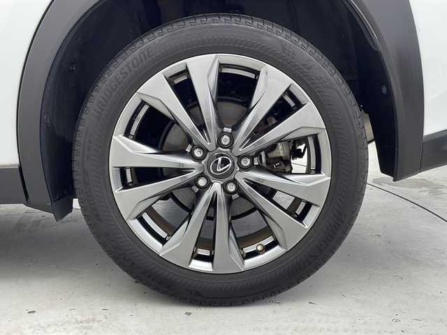 レクサス ＵＸ 200 Fスポーツ 宮城県 2020(令2)年 2.8万km ホワイトノーヴァガラスフレーク Lexus Safety System	/・プリクラッシュセーフティ	/・レーントレーシングアシスト/・ITS Connect	/・レーダークルーズコントロール	/・オートマチックハイビーム/・クリアランスソナー/純正メーカーOPナビ/・CD.DVD.BT.USB/フルセグTV/バックカメラ/本革黒シート/前席パワーシート/電動リアゲート/前席シートヒーター/ステアリングヒーター/ステアリングスイッチ/パドルシフト/LEDヘッドライト/LEDフォグランプ/ビルトインETC2.0/プッシュスタート/スマートキー/純正18inAW/純正フロアマット/純正AW冬タイヤ積込（215/60/17）