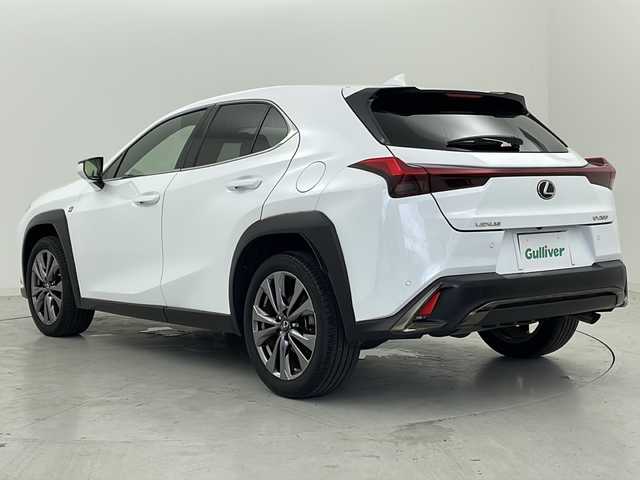 レクサス ＵＸ 200 Fスポーツ 宮城県 2020(令2)年 2.8万km ホワイトノーヴァガラスフレーク Lexus Safety System	/・プリクラッシュセーフティ	/・レーントレーシングアシスト/・ITS Connect	/・レーダークルーズコントロール	/・オートマチックハイビーム/・クリアランスソナー/純正メーカーOPナビ/・CD.DVD.BT.USB/フルセグTV/バックカメラ/本革黒シート/前席パワーシート/電動リアゲート/前席シートヒーター/ステアリングヒーター/ステアリングスイッチ/パドルシフト/LEDヘッドライト/LEDフォグランプ/ビルトインETC2.0/プッシュスタート/スマートキー/純正18inAW/純正フロアマット/純正AW冬タイヤ積込（215/60/17）
