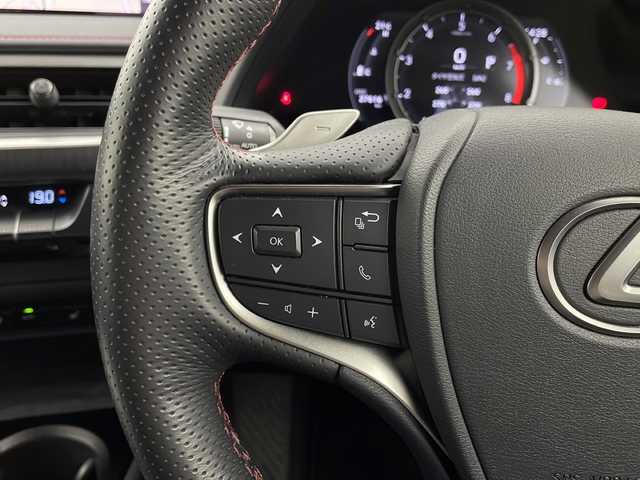 レクサス ＵＸ 200 Fスポーツ 宮城県 2020(令2)年 2.8万km ホワイトノーヴァガラスフレーク Lexus Safety System	/・プリクラッシュセーフティ	/・レーントレーシングアシスト/・ITS Connect	/・レーダークルーズコントロール	/・オートマチックハイビーム/・クリアランスソナー/純正メーカーOPナビ/・CD.DVD.BT.USB/フルセグTV/バックカメラ/本革黒シート/前席パワーシート/電動リアゲート/前席シートヒーター/ステアリングヒーター/ステアリングスイッチ/パドルシフト/LEDヘッドライト/LEDフォグランプ/ビルトインETC2.0/プッシュスタート/スマートキー/純正18inAW/純正フロアマット/純正AW冬タイヤ積込（215/60/17）