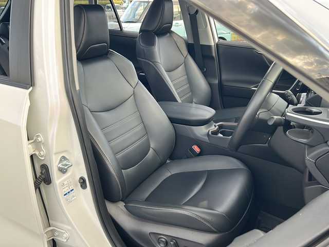 トヨタ ＲＡＶ４ G 富山県 2020(令2)年 4.1万km ホワイトパールクリスタルシャイン ワンオーナー/新車時保証書/取扱説明書/トヨタセーフティセンス/　・プリクラッシュセーフティ/　・レーントレーシングアシスト/　・オートマチックハイビーム/　・ロードサインアシスト/　・レーダークルーズコントロール/　・先行車発進告知機能/純正ディスプレイナビ/　（フルセグTV/BT/USB端子/ラジオ）/プッシュスターター/アラウンドビューモニター/オートリトラクティブドアミラー/ブラインドスポットモニター/ステアリングスイッチ/ステアリングヒーター/オートライト/オートハイビーム/純正LEDフォグランプ/フロントシートヒーター/社外前後ドライブレコーダー付デジタルインナーミラー/ビルトインETC/パワーバックドア/ドライブモードセレクトスイッチ/　（ECO/NORMAL/SPORT)/マルチテレインセレクト/　（MUD・SAND/NORMAL/ROCK・DIRT)/タイヤサイズ　　225/60/R18