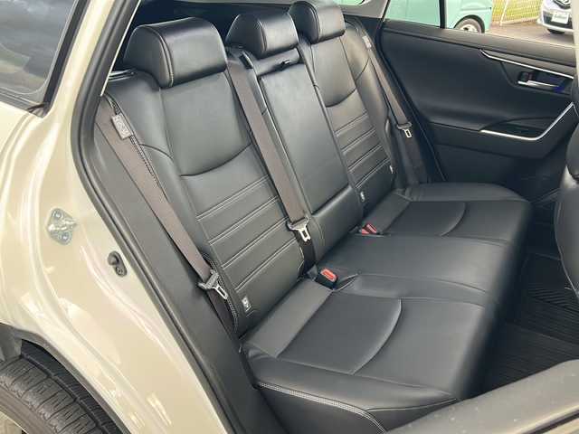 トヨタ ＲＡＶ４ G 富山県 2020(令2)年 4.1万km ホワイトパールクリスタルシャイン ワンオーナー/新車時保証書/取扱説明書/トヨタセーフティセンス/　・プリクラッシュセーフティ/　・レーントレーシングアシスト/　・オートマチックハイビーム/　・ロードサインアシスト/　・レーダークルーズコントロール/　・先行車発進告知機能/純正ディスプレイナビ/　（フルセグTV/BT/USB端子/ラジオ）/プッシュスターター/アラウンドビューモニター/オートリトラクティブドアミラー/ブラインドスポットモニター/ステアリングスイッチ/ステアリングヒーター/オートライト/オートハイビーム/純正LEDフォグランプ/フロントシートヒーター/社外前後ドライブレコーダー付デジタルインナーミラー/ビルトインETC/パワーバックドア/ドライブモードセレクトスイッチ/　（ECO/NORMAL/SPORT)/マルチテレインセレクト/　（MUD・SAND/NORMAL/ROCK・DIRT)/タイヤサイズ　　225/60/R18