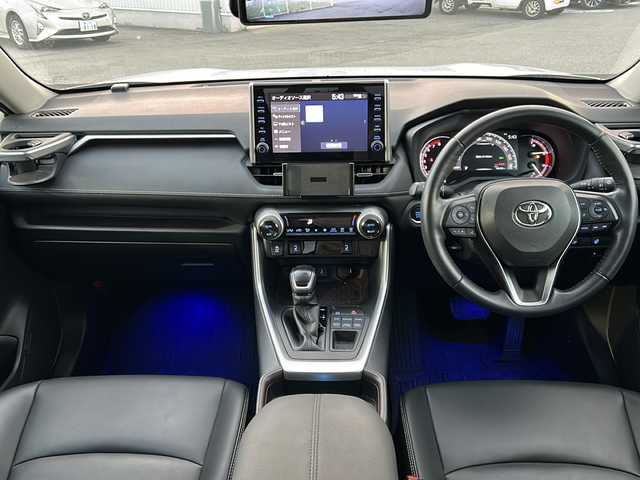 トヨタ ＲＡＶ４ G 富山県 2020(令2)年 4.1万km ホワイトパールクリスタルシャイン ワンオーナー/新車時保証書/取扱説明書/トヨタセーフティセンス/　・プリクラッシュセーフティ/　・レーントレーシングアシスト/　・オートマチックハイビーム/　・ロードサインアシスト/　・レーダークルーズコントロール/　・先行車発進告知機能/純正ディスプレイナビ/　（フルセグTV/BT/USB端子/ラジオ）/プッシュスターター/アラウンドビューモニター/オートリトラクティブドアミラー/ブラインドスポットモニター/ステアリングスイッチ/ステアリングヒーター/オートライト/オートハイビーム/純正LEDフォグランプ/フロントシートヒーター/社外前後ドライブレコーダー付デジタルインナーミラー/ビルトインETC/パワーバックドア/ドライブモードセレクトスイッチ/　（ECO/NORMAL/SPORT)/マルチテレインセレクト/　（MUD・SAND/NORMAL/ROCK・DIRT)/タイヤサイズ　　225/60/R18
