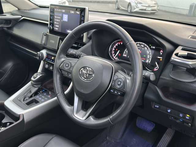 トヨタ ＲＡＶ４ G 富山県 2020(令2)年 4.1万km ホワイトパールクリスタルシャイン ワンオーナー/新車時保証書/取扱説明書/トヨタセーフティセンス/　・プリクラッシュセーフティ/　・レーントレーシングアシスト/　・オートマチックハイビーム/　・ロードサインアシスト/　・レーダークルーズコントロール/　・先行車発進告知機能/純正ディスプレイナビ/　（フルセグTV/BT/USB端子/ラジオ）/プッシュスターター/アラウンドビューモニター/オートリトラクティブドアミラー/ブラインドスポットモニター/ステアリングスイッチ/ステアリングヒーター/オートライト/オートハイビーム/純正LEDフォグランプ/フロントシートヒーター/社外前後ドライブレコーダー付デジタルインナーミラー/ビルトインETC/パワーバックドア/ドライブモードセレクトスイッチ/　（ECO/NORMAL/SPORT)/マルチテレインセレクト/　（MUD・SAND/NORMAL/ROCK・DIRT)/タイヤサイズ　　225/60/R18