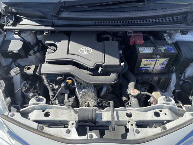 トヨタ ヴィッツ F セーフティエディション 滋賀県 2018(平30)年 7.6万km ホワイトパールクリスタルシャイン ガソリン/2WD/CVT/7インチナビ（AVIC-RW801）/【FM/AM/CD/DVD/TVフルセグ/Bluetooth】/バックカメラ/プリクラッシュ/横滑り防止装置/レーンアシスト/アダプティブハイビーム/LEDヘッドライト/フロントフォグ/ステアリングスイッチ/パワーステアリング/パワーウインドウ/プッシュスタート/スマートキー/電動格納ミラー/サマータイヤ積み込み