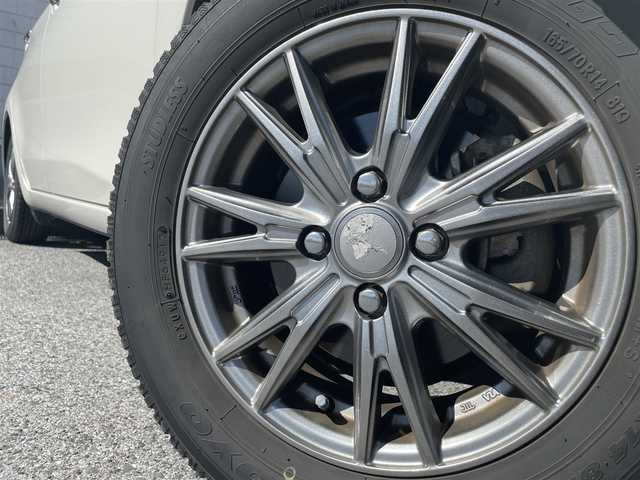 トヨタ ヴィッツ F セーフティエディション 滋賀県 2018(平30)年 7.6万km ホワイトパールクリスタルシャイン ガソリン/2WD/CVT/7インチナビ（AVIC-RW801）/【FM/AM/CD/DVD/TVフルセグ/Bluetooth】/バックカメラ/プリクラッシュ/横滑り防止装置/レーンアシスト/アダプティブハイビーム/LEDヘッドライト/フロントフォグ/ステアリングスイッチ/パワーステアリング/パワーウインドウ/プッシュスタート/スマートキー/電動格納ミラー/サマータイヤ積み込み