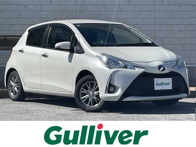 トヨタ ヴィッツ F セーフティエディション 滋賀県 2018(平30)年 7.6万km ホワイトパールクリスタルシャイン ガソリン/2WD/CVT/7インチナビ（AVIC-RW801）/【FM/AM/CD/DVD/TVフルセグ/Bluetooth】/バックカメラ/プリクラッシュ/横滑り防止装置/レーンアシスト/アダプティブハイビーム/LEDヘッドライト/フロントフォグ/ステアリングスイッチ/パワーステアリング/パワーウインドウ/プッシュスタート/スマートキー/電動格納ミラー/サマータイヤ積み込み