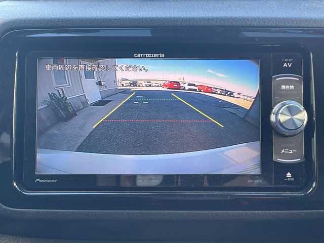 トヨタ ヴィッツ F セーフティエディション 滋賀県 2018(平30)年 7.6万km ホワイトパールクリスタルシャイン ガソリン/2WD/CVT/7インチナビ（AVIC-RW801）/【FM/AM/CD/DVD/TVフルセグ/Bluetooth】/バックカメラ/プリクラッシュ/横滑り防止装置/レーンアシスト/アダプティブハイビーム/LEDヘッドライト/フロントフォグ/ステアリングスイッチ/パワーステアリング/パワーウインドウ/プッシュスタート/スマートキー/電動格納ミラー/サマータイヤ積み込み