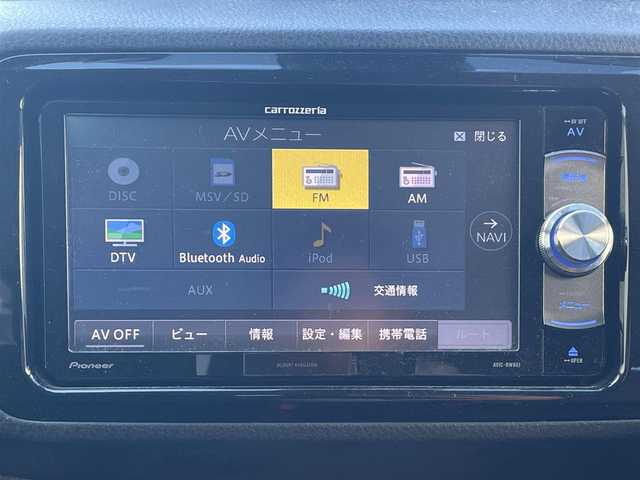 トヨタ ヴィッツ F セーフティエディション 滋賀県 2018(平30)年 7.6万km ホワイトパールクリスタルシャイン ガソリン/2WD/CVT/7インチナビ（AVIC-RW801）/【FM/AM/CD/DVD/TVフルセグ/Bluetooth】/バックカメラ/プリクラッシュ/横滑り防止装置/レーンアシスト/アダプティブハイビーム/LEDヘッドライト/フロントフォグ/ステアリングスイッチ/パワーステアリング/パワーウインドウ/プッシュスタート/スマートキー/電動格納ミラー/サマータイヤ積み込み