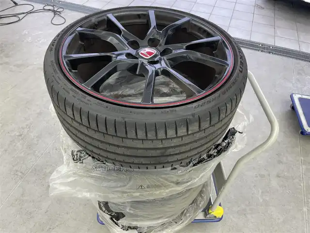 ホンダ シビック タイプR 富山県 2018(平30)年 5.3万km チャンピオンシップホワイト 純正ナビ/フルセグTV/バックカメラ/ターボ/レブマッチシステム/ETC/前方ドライブレコーダー/アイドリングストップ/横滑り防止装置/クルーズコントロール/社外19インチアルミホイール/純正20AW4本積載/レーダー探知機/ブレーキホールド/電子パーキング/LEDヘッドライト/プラスRモード/プッシュスタート/スペアキー1本