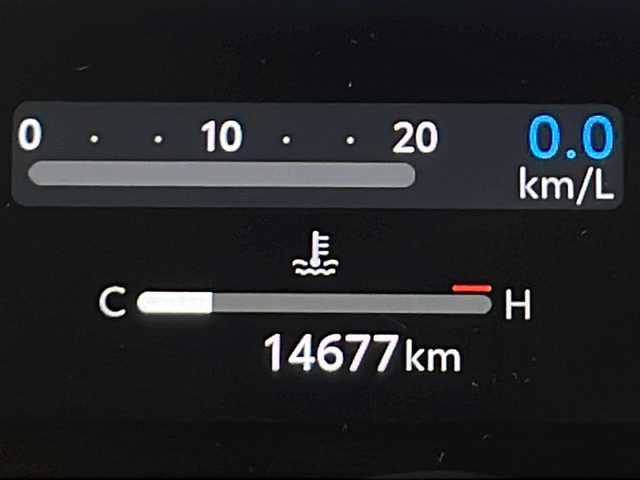 トヨタ ハリアー Z レザーパッケージ 秋田県 2023(令5)年 1.5万km プラチナホワイトパールマイカ ４WD/純正12.3インチディスプレイオーディオナビ　/フルセグＴＶ　/バックカメラ　/ＥＴＣ２．０　/デジタルインナーミラー　/レーダークルーズコントロール　/パノラマルーフ　/電動リアゲート　/フロントワイパーデアイサー　　/寒冷地仕様　/ミラーヒーター　/前席パワーシート　/革巻きステアリング　/ステアリングヒーター　/カラーヘッドアップディスプレイ　/リアサンシェード　/LEDヘッドライト　/オートブレーキホールド/JBLサウンド/純正フロアマット/スマートキー/スペアキー有り/前席シートヒーター/エアシート/オートライト/オートマチックハイビーム/横滑り防止装置/コーナーセンサー /衝突被害軽減システム