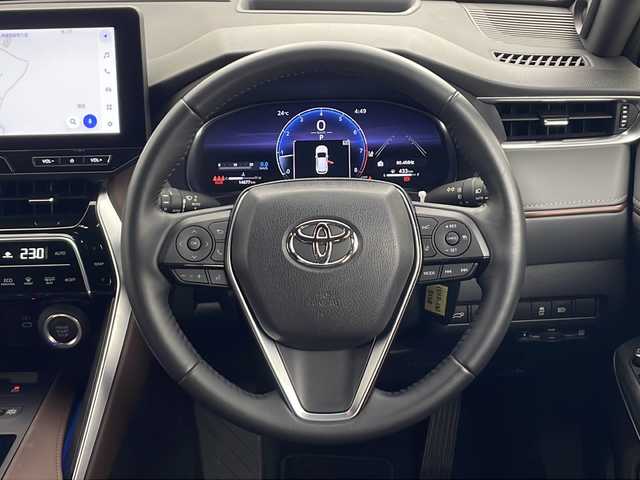 トヨタ ハリアー Z レザーパッケージ 秋田県 2023(令5)年 1.5万km プラチナホワイトパールマイカ ４WD/純正12.3インチディスプレイオーディオナビ　/フルセグＴＶ　/バックカメラ　/ＥＴＣ２．０　/デジタルインナーミラー　/レーダークルーズコントロール　/パノラマルーフ　/電動リアゲート　/フロントワイパーデアイサー　　/寒冷地仕様　/ミラーヒーター　/前席パワーシート　/革巻きステアリング　/ステアリングヒーター　/カラーヘッドアップディスプレイ　/リアサンシェード　/LEDヘッドライト　/オートブレーキホールド/JBLサウンド/純正フロアマット/スマートキー/スペアキー有り/前席シートヒーター/エアシート/オートライト/オートマチックハイビーム/横滑り防止装置/コーナーセンサー /衝突被害軽減システム