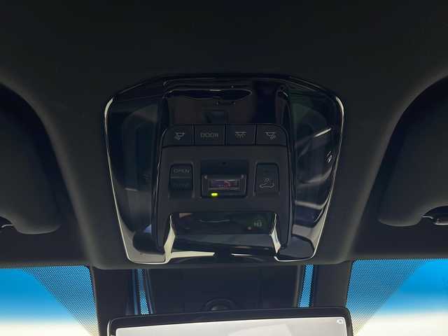 トヨタ ハリアー Z レザーパッケージ 秋田県 2023(令5)年 1.5万km プラチナホワイトパールマイカ ４WD/純正12.3インチディスプレイオーディオナビ　/フルセグＴＶ　/バックカメラ　/ＥＴＣ２．０　/デジタルインナーミラー　/レーダークルーズコントロール　/パノラマルーフ　/電動リアゲート　/フロントワイパーデアイサー　　/寒冷地仕様　/ミラーヒーター　/前席パワーシート　/革巻きステアリング　/ステアリングヒーター　/カラーヘッドアップディスプレイ　/リアサンシェード　/LEDヘッドライト　/オートブレーキホールド/JBLサウンド/純正フロアマット/スマートキー/スペアキー有り/前席シートヒーター/エアシート/オートライト/オートマチックハイビーム/横滑り防止装置/コーナーセンサー /衝突被害軽減システム