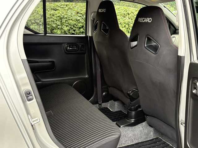 スズキ アルト ワークス 大分県 2017(平29)年 8.1万km スチールシルバーM 柿本マフラー/社外足回り/社外ステアリング/純正ステアリング、サス積み込み/社外メモリーナビ/フルセグ/DVD/純正15インチアルミホイール/ビルトインETC/スマートキー/エンジンプッシュスタート/純正HIDヘッドライト/オートライトコントロール