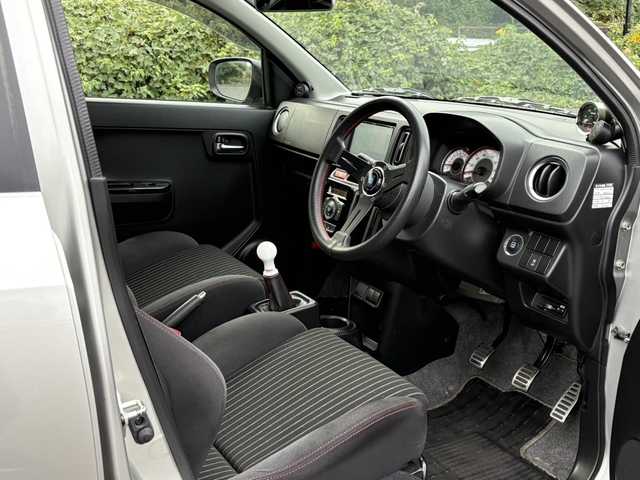 スズキ アルト ワークス 大分県 2017(平29)年 8.1万km スチールシルバーM 柿本マフラー/社外足回り/社外ステアリング/純正ステアリング、サス積み込み/社外メモリーナビ/フルセグ/DVD/純正15インチアルミホイール/ビルトインETC/スマートキー/エンジンプッシュスタート/純正HIDヘッドライト/オートライトコントロール