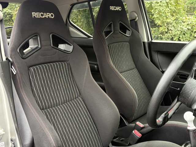 スズキ アルト ワークス 大分県 2017(平29)年 8.1万km スチールシルバーM 柿本マフラー/社外足回り/社外ステアリング/純正ステアリング、サス積み込み/社外メモリーナビ/フルセグ/DVD/純正15インチアルミホイール/ビルトインETC/スマートキー/エンジンプッシュスタート/純正HIDヘッドライト/オートライトコントロール