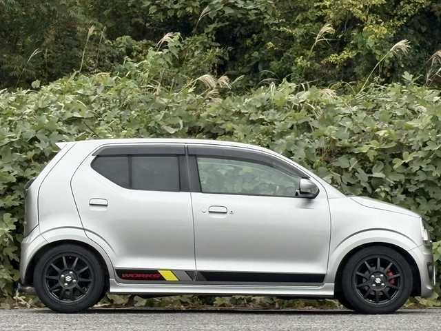 スズキ アルト ワークス 大分県 2017(平29)年 8.1万km スチールシルバーM 柿本マフラー/社外足回り/社外ステアリング/純正ステアリング、サス積み込み/社外メモリーナビ/フルセグ/DVD/純正15インチアルミホイール/ビルトインETC/スマートキー/エンジンプッシュスタート/純正HIDヘッドライト/オートライトコントロール