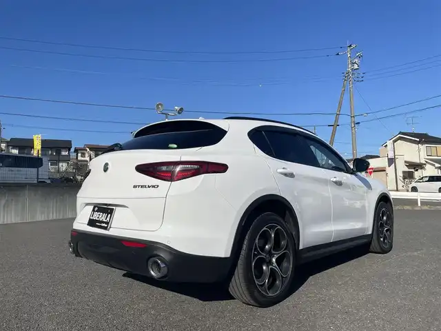 アルファロメオ ステルヴィオ 埼玉県 2020(令2)年 8.8万km 白 純正ナビ/バックカメラ/シートヒーター/パワーシート/赤革レザーシート/アダプティブクルーズコントロール/ドラレコ/harman/kardon/パワーバックドア/ユーザー買取車/保証書/取扱説明書/スペアキー