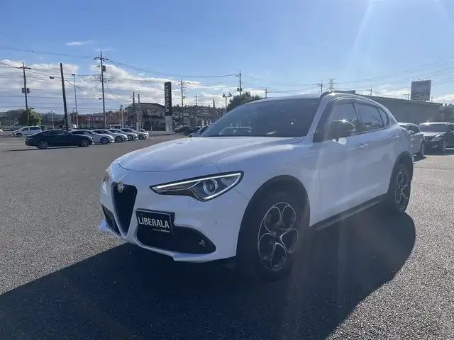 アルファロメオ ステルヴィオ 埼玉県 2020(令2)年 8.8万km 白 純正ナビ/バックカメラ/シートヒーター/パワーシート/赤革レザーシート/アダプティブクルーズコントロール/ドラレコ/harman/kardon/パワーバックドア/ユーザー買取車/保証書/取扱説明書/スペアキー