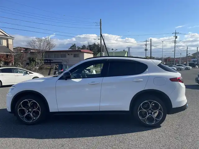 アルファロメオ ステルヴィオ 埼玉県 2020(令2)年 8.8万km 白 純正ナビ/バックカメラ/シートヒーター/パワーシート/赤革レザーシート/アダプティブクルーズコントロール/ドラレコ/harman/kardon/パワーバックドア/ユーザー買取車/保証書/取扱説明書/スペアキー