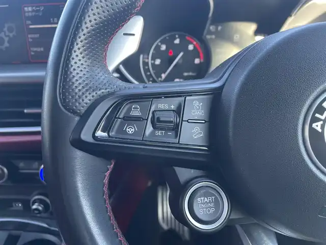 アルファロメオ ステルヴィオ 埼玉県 2020(令2)年 8.8万km 白 純正ナビ/バックカメラ/シートヒーター/パワーシート/赤革レザーシート/アダプティブクルーズコントロール/ドラレコ/harman/kardon/パワーバックドア/ユーザー買取車/保証書/取扱説明書/スペアキー