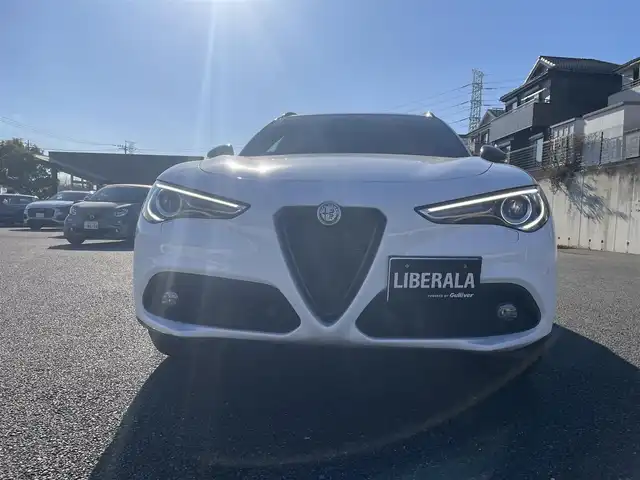 アルファロメオ ステルヴィオ 埼玉県 2020(令2)年 8.8万km 白 純正ナビ/バックカメラ/シートヒーター/パワーシート/赤革レザーシート/アダプティブクルーズコントロール/ドラレコ/harman/kardon/パワーバックドア/ユーザー買取車/保証書/取扱説明書/スペアキー