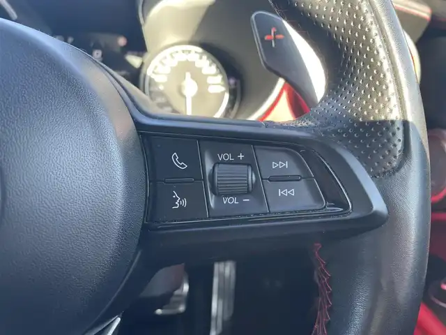 アルファロメオ ステルヴィオ 埼玉県 2020(令2)年 8.8万km 白 純正ナビ/バックカメラ/シートヒーター/パワーシート/赤革レザーシート/アダプティブクルーズコントロール/ドラレコ/harman/kardon/パワーバックドア/ユーザー買取車/保証書/取扱説明書/スペアキー