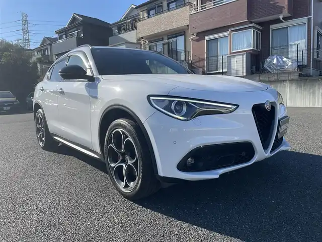 アルファロメオ ステルヴィオ 埼玉県 2020(令2)年 8.8万km 白 純正ナビ/バックカメラ/シートヒーター/パワーシート/赤革レザーシート/アダプティブクルーズコントロール/ドラレコ/harman/kardon/パワーバックドア/ユーザー買取車/保証書/取扱説明書/スペアキー
