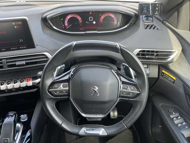 プジョー ３００８ GTライン 大阪府 2017(平29)年 5.7万km BLANC NACRE パノラミックサンルーフ/純正ナビ/全方位カメラ/アクティブセーフティブレーキ/インテリジェントハイビーム/レーンキープアシスト/パーキングセンサー/ブラインドスポットモニター/社外レーダー/パドルシフト/LEDヘッドライト/オートライト/パワーバックドア/ハーフレザーシート/ダウンヒルアシストコントロール/純正８インチAW/ドライブレコーダー前後/ETC/ルーフレール/取説/保証書/スペアキーｘ１