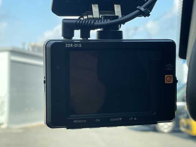 プジョー ３００８ GTライン 大阪府 2017(平29)年 5.7万km BLANC NACRE パノラミックサンルーフ/純正ナビ/全方位カメラ/アクティブセーフティブレーキ/インテリジェントハイビーム/レーンキープアシスト/パーキングセンサー/ブラインドスポットモニター/社外レーダー/パドルシフト/LEDヘッドライト/オートライト/パワーバックドア/ハーフレザーシート/ダウンヒルアシストコントロール/純正８インチAW/ドライブレコーダー前後/ETC/ルーフレール/取説/保証書/スペアキーｘ１