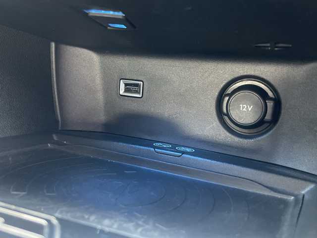 プジョー ３００８ GTライン 大阪府 2017(平29)年 5.7万km BLANC NACRE パノラミックサンルーフ/純正ナビ/全方位カメラ/アクティブセーフティブレーキ/インテリジェントハイビーム/レーンキープアシスト/パーキングセンサー/ブラインドスポットモニター/社外レーダー/パドルシフト/LEDヘッドライト/オートライト/パワーバックドア/ハーフレザーシート/ダウンヒルアシストコントロール/純正８インチAW/ドライブレコーダー前後/ETC/ルーフレール/取説/保証書/スペアキーｘ１