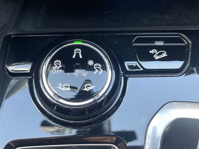 プジョー ３００８ GTライン 大阪府 2017(平29)年 5.7万km BLANC NACRE パノラミックサンルーフ/純正ナビ/全方位カメラ/アクティブセーフティブレーキ/インテリジェントハイビーム/レーンキープアシスト/パーキングセンサー/ブラインドスポットモニター/社外レーダー/パドルシフト/LEDヘッドライト/オートライト/パワーバックドア/ハーフレザーシート/ダウンヒルアシストコントロール/純正８インチAW/ドライブレコーダー前後/ETC/ルーフレール/取説/保証書/スペアキーｘ１