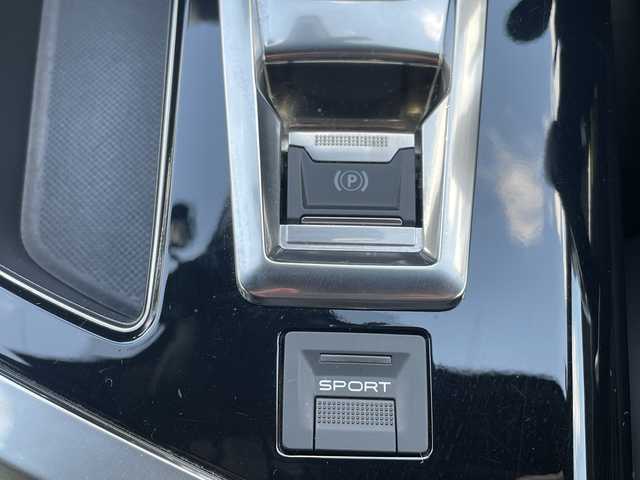 プジョー ３００８ GTライン 大阪府 2017(平29)年 5.7万km BLANC NACRE パノラミックサンルーフ/純正ナビ/全方位カメラ/アクティブセーフティブレーキ/インテリジェントハイビーム/レーンキープアシスト/パーキングセンサー/ブラインドスポットモニター/社外レーダー/パドルシフト/LEDヘッドライト/オートライト/パワーバックドア/ハーフレザーシート/ダウンヒルアシストコントロール/純正８インチAW/ドライブレコーダー前後/ETC/ルーフレール/取説/保証書/スペアキーｘ１