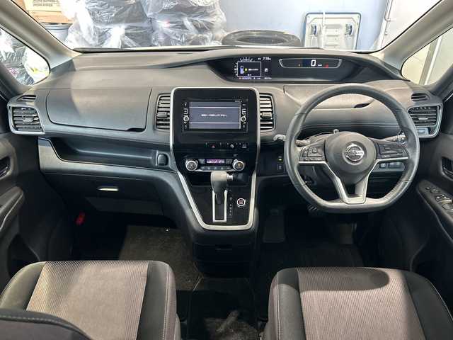 日産 セレナ ハイウェイスターVセレクションⅡ 富山県 2017(平29)年 8.7万km ブリリアントホワイトパール 純正メモリナビ/型式：MM316D-W/【CD/DVD/BT/AUX/フルセグTV】　/純正１６インチアルミホイール　/両側パワースライドドア　/全周囲モニター　/バックカメラ/ビルトインＥＴＣ　/クルーズコントロール　/アイドリングストップ/コーナーセンサー【前後】　/パーキングアシスト　/横滑り防止装置　/盗難防止装置/ダブルエアコン/オートライト/LEDヘッドライト/エマージェンシーブレーキ/USB/アンチロックブレーキシステム/エンジンスタートボタン/3列シート/純正フロアマット/取扱説明書/ナビ取扱説明書