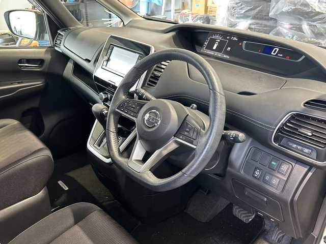 日産 セレナ ハイウェイスターVセレクションⅡ 富山県 2017(平29)年 8.7万km ブリリアントホワイトパール 純正メモリナビ/型式：MM316D-W/【CD/DVD/BT/AUX/フルセグTV】　/純正１６インチアルミホイール　/両側パワースライドドア　/全周囲モニター　/バックカメラ/ビルトインＥＴＣ　/クルーズコントロール　/アイドリングストップ/コーナーセンサー【前後】　/パーキングアシスト　/横滑り防止装置　/盗難防止装置/ダブルエアコン/オートライト/LEDヘッドライト/エマージェンシーブレーキ/USB/アンチロックブレーキシステム/エンジンスタートボタン/3列シート/純正フロアマット/取扱説明書/ナビ取扱説明書