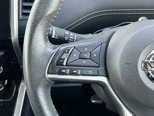 日産 セレナ ハイウェイスターVセレクションⅡ 富山県 2017(平29)年 8.7万km ブリリアントホワイトパール 純正メモリナビ/型式：MM316D-W/【CD/DVD/BT/AUX/フルセグTV】　/純正１６インチアルミホイール　/両側パワースライドドア　/全周囲モニター　/バックカメラ/ビルトインＥＴＣ　/クルーズコントロール　/アイドリングストップ/コーナーセンサー【前後】　/パーキングアシスト　/横滑り防止装置　/盗難防止装置/ダブルエアコン/オートライト/LEDヘッドライト/エマージェンシーブレーキ/USB/アンチロックブレーキシステム/エンジンスタートボタン/3列シート/純正フロアマット/取扱説明書/ナビ取扱説明書