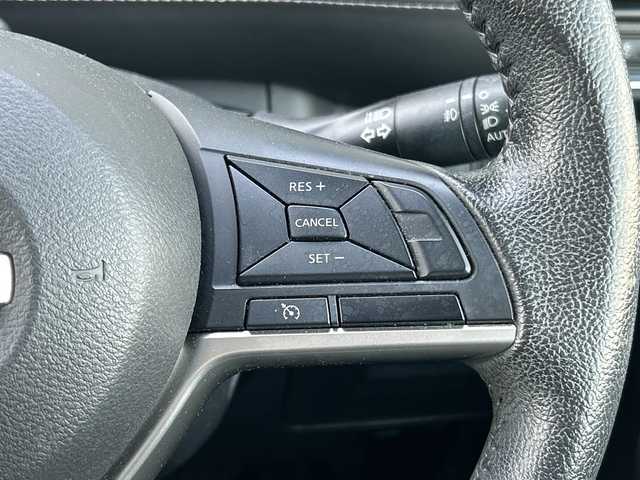 日産 セレナ ハイウェイスターVセレクションⅡ 富山県 2017(平29)年 8.7万km ブリリアントホワイトパール 純正メモリナビ/型式：MM316D-W/【CD/DVD/BT/AUX/フルセグTV】　/純正１６インチアルミホイール　/両側パワースライドドア　/全周囲モニター　/バックカメラ/ビルトインＥＴＣ　/クルーズコントロール　/アイドリングストップ/コーナーセンサー【前後】　/パーキングアシスト　/横滑り防止装置　/盗難防止装置/ダブルエアコン/オートライト/LEDヘッドライト/エマージェンシーブレーキ/USB/アンチロックブレーキシステム/エンジンスタートボタン/3列シート/純正フロアマット/取扱説明書/ナビ取扱説明書