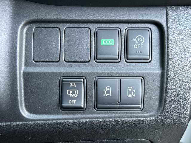 日産 セレナ ハイウェイスターVセレクションⅡ 富山県 2017(平29)年 8.7万km ブリリアントホワイトパール 純正メモリナビ/型式：MM316D-W/【CD/DVD/BT/AUX/フルセグTV】　/純正１６インチアルミホイール　/両側パワースライドドア　/全周囲モニター　/バックカメラ/ビルトインＥＴＣ　/クルーズコントロール　/アイドリングストップ/コーナーセンサー【前後】　/パーキングアシスト　/横滑り防止装置　/盗難防止装置/ダブルエアコン/オートライト/LEDヘッドライト/エマージェンシーブレーキ/USB/アンチロックブレーキシステム/エンジンスタートボタン/3列シート/純正フロアマット/取扱説明書/ナビ取扱説明書