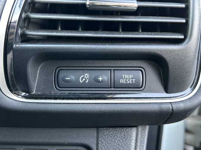 日産 セレナ ハイウェイスターVセレクションⅡ 富山県 2017(平29)年 8.7万km ブリリアントホワイトパール 純正メモリナビ/型式：MM316D-W/【CD/DVD/BT/AUX/フルセグTV】　/純正１６インチアルミホイール　/両側パワースライドドア　/全周囲モニター　/バックカメラ/ビルトインＥＴＣ　/クルーズコントロール　/アイドリングストップ/コーナーセンサー【前後】　/パーキングアシスト　/横滑り防止装置　/盗難防止装置/ダブルエアコン/オートライト/LEDヘッドライト/エマージェンシーブレーキ/USB/アンチロックブレーキシステム/エンジンスタートボタン/3列シート/純正フロアマット/取扱説明書/ナビ取扱説明書