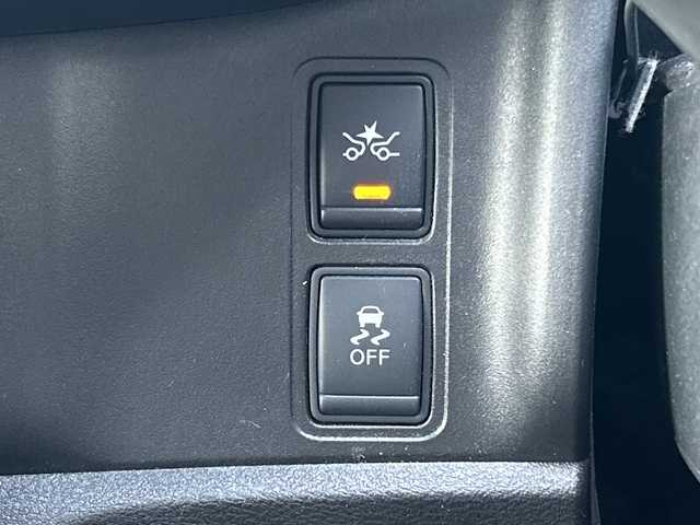 日産 セレナ ハイウェイスターVセレクションⅡ 富山県 2017(平29)年 8.7万km ブリリアントホワイトパール 純正メモリナビ/型式：MM316D-W/【CD/DVD/BT/AUX/フルセグTV】　/純正１６インチアルミホイール　/両側パワースライドドア　/全周囲モニター　/バックカメラ/ビルトインＥＴＣ　/クルーズコントロール　/アイドリングストップ/コーナーセンサー【前後】　/パーキングアシスト　/横滑り防止装置　/盗難防止装置/ダブルエアコン/オートライト/LEDヘッドライト/エマージェンシーブレーキ/USB/アンチロックブレーキシステム/エンジンスタートボタン/3列シート/純正フロアマット/取扱説明書/ナビ取扱説明書