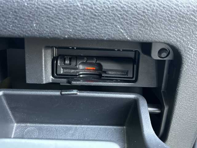 日産 セレナ ハイウェイスターVセレクションⅡ 富山県 2017(平29)年 8.7万km ブリリアントホワイトパール 純正メモリナビ/型式：MM316D-W/【CD/DVD/BT/AUX/フルセグTV】　/純正１６インチアルミホイール　/両側パワースライドドア　/全周囲モニター　/バックカメラ/ビルトインＥＴＣ　/クルーズコントロール　/アイドリングストップ/コーナーセンサー【前後】　/パーキングアシスト　/横滑り防止装置　/盗難防止装置/ダブルエアコン/オートライト/LEDヘッドライト/エマージェンシーブレーキ/USB/アンチロックブレーキシステム/エンジンスタートボタン/3列シート/純正フロアマット/取扱説明書/ナビ取扱説明書