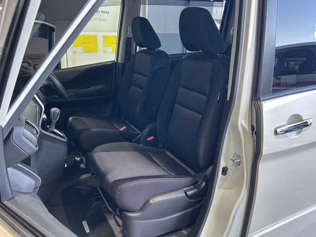 日産 セレナ ハイウェイスターVセレクションⅡ 富山県 2017(平29)年 8.7万km ブリリアントホワイトパール 純正メモリナビ/型式：MM316D-W/【CD/DVD/BT/AUX/フルセグTV】　/純正１６インチアルミホイール　/両側パワースライドドア　/全周囲モニター　/バックカメラ/ビルトインＥＴＣ　/クルーズコントロール　/アイドリングストップ/コーナーセンサー【前後】　/パーキングアシスト　/横滑り防止装置　/盗難防止装置/ダブルエアコン/オートライト/LEDヘッドライト/エマージェンシーブレーキ/USB/アンチロックブレーキシステム/エンジンスタートボタン/3列シート/純正フロアマット/取扱説明書/ナビ取扱説明書