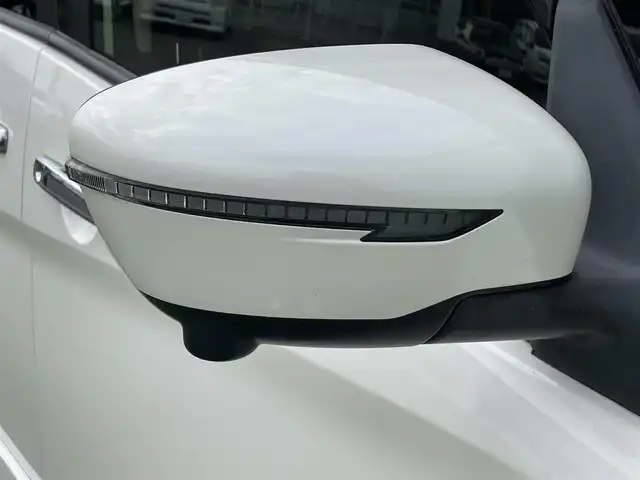 日産 セレナ ハイウェイスター V 香川県 2020(令2)年 5.5万km ブリリアントホワイトパール 登録時走行距離：54813ｋｍ/純正10型SDナビゲーション/→CD/DVD再生/→フルセグTV/アラウンドビューモニター/ブラインドスポットモニター/前方ドライブレコーダー/ETC/クルーズコントロール/コーナーセンサー/USB接続/オートエアコン/後席エアコン/純正アルミホイール/LEDオートライト/フォグランプ/衝突被害軽減システム　/スマートキー