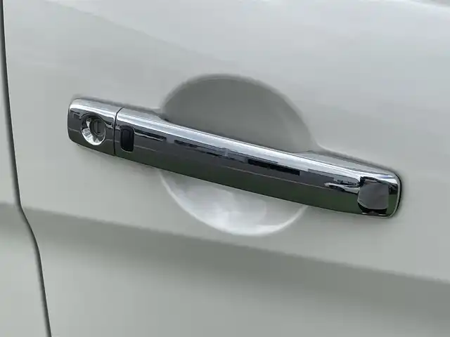 日産 セレナ ハイウェイスター V 香川県 2020(令2)年 5.5万km ブリリアントホワイトパール 登録時走行距離：54813ｋｍ/純正10型SDナビゲーション/→CD/DVD再生/→フルセグTV/アラウンドビューモニター/ブラインドスポットモニター/前方ドライブレコーダー/ETC/クルーズコントロール/コーナーセンサー/USB接続/オートエアコン/後席エアコン/純正アルミホイール/LEDオートライト/フォグランプ/衝突被害軽減システム　/スマートキー