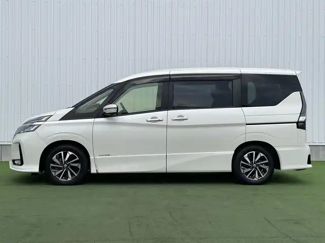 日産 セレナ ハイウェイスター V 香川県 2020(令2)年 5.5万km ブリリアントホワイトパール 登録時走行距離：54813ｋｍ/純正10型SDナビゲーション/→CD/DVD再生/→フルセグTV/アラウンドビューモニター/ブラインドスポットモニター/前方ドライブレコーダー/ETC/クルーズコントロール/コーナーセンサー/USB接続/オートエアコン/後席エアコン/純正アルミホイール/LEDオートライト/フォグランプ/衝突被害軽減システム　/スマートキー