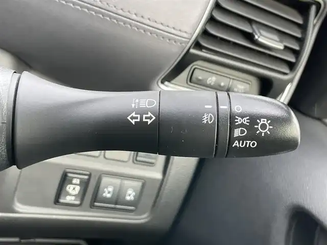 日産 セレナ ハイウェイスター V 香川県 2020(令2)年 5.5万km ブリリアントホワイトパール 登録時走行距離：54813ｋｍ/純正10型SDナビゲーション/→CD/DVD再生/→フルセグTV/アラウンドビューモニター/ブラインドスポットモニター/前方ドライブレコーダー/ETC/クルーズコントロール/コーナーセンサー/USB接続/オートエアコン/後席エアコン/純正アルミホイール/LEDオートライト/フォグランプ/衝突被害軽減システム　/スマートキー