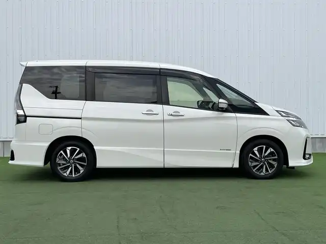 日産 セレナ ハイウェイスター V 香川県 2020(令2)年 5.5万km ブリリアントホワイトパール 登録時走行距離：54813ｋｍ/純正10型SDナビゲーション/→CD/DVD再生/→フルセグTV/アラウンドビューモニター/ブラインドスポットモニター/前方ドライブレコーダー/ETC/クルーズコントロール/コーナーセンサー/USB接続/オートエアコン/後席エアコン/純正アルミホイール/LEDオートライト/フォグランプ/衝突被害軽減システム　/スマートキー