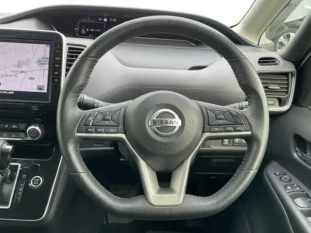 日産 セレナ ハイウェイスター V 香川県 2020(令2)年 5.5万km ブリリアントホワイトパール 登録時走行距離：54813ｋｍ/純正10型SDナビゲーション/→CD/DVD再生/→フルセグTV/アラウンドビューモニター/ブラインドスポットモニター/前方ドライブレコーダー/ETC/クルーズコントロール/コーナーセンサー/USB接続/オートエアコン/後席エアコン/純正アルミホイール/LEDオートライト/フォグランプ/衝突被害軽減システム　/スマートキー