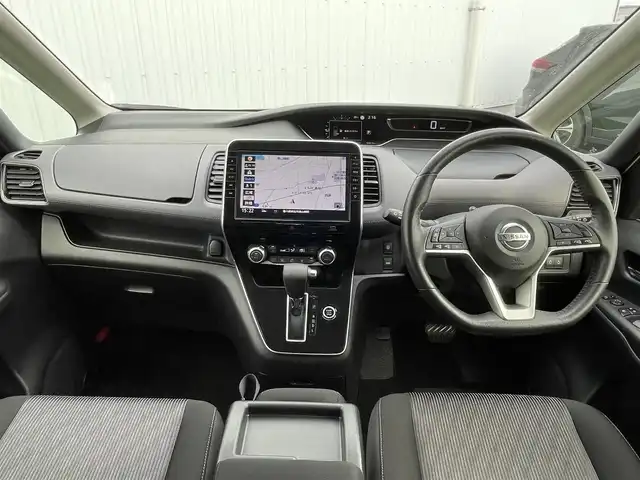 日産 セレナ ハイウェイスター V 香川県 2020(令2)年 5.5万km ブリリアントホワイトパール 登録時走行距離：54813ｋｍ/純正10型SDナビゲーション/→CD/DVD再生/→フルセグTV/アラウンドビューモニター/ブラインドスポットモニター/前方ドライブレコーダー/ETC/クルーズコントロール/コーナーセンサー/USB接続/オートエアコン/後席エアコン/純正アルミホイール/LEDオートライト/フォグランプ/衝突被害軽減システム　/スマートキー